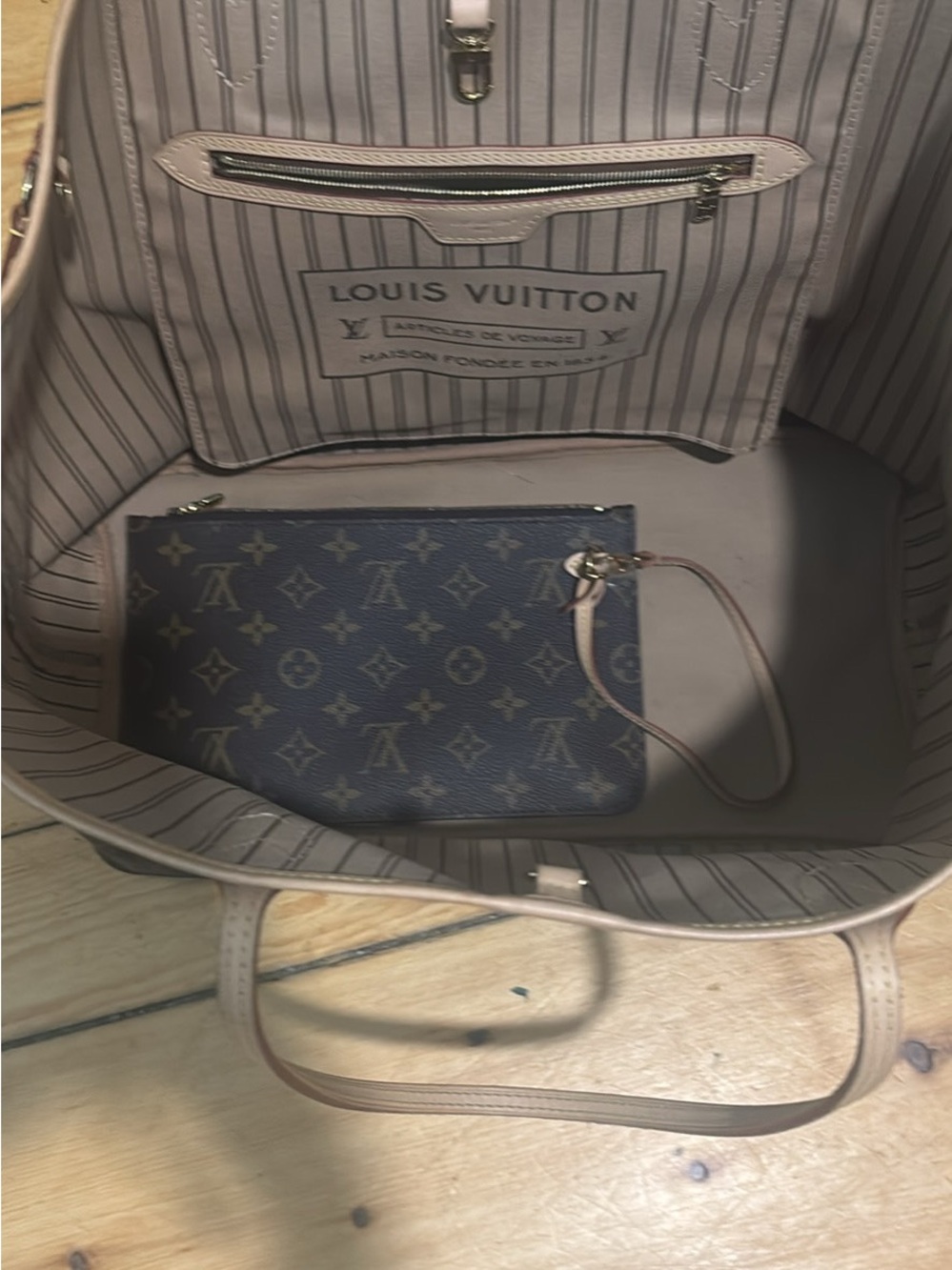 Louis Vuitton Monogram Canvas Tote with Matching Pouch - Brown & Tan - Picture 2 of 5